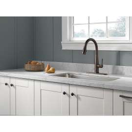 9113T-DST-M Essa Single Handle Pull-Down Kitchen Faucet with Touch2O Technology