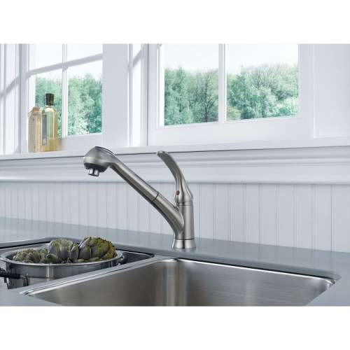 Single Handle Pull-Out Kitchen Faucet in Brilliance Stainless